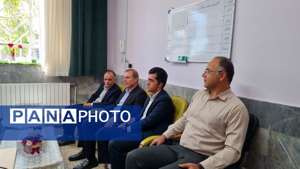 بازدید مسئولان آموزش و پرورش از مدارس سطح شهر سملقان به‌مناسبت هفته معلم