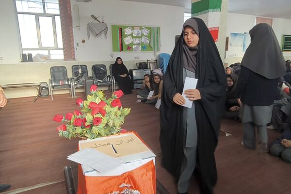 روایت همدلی دانش‌آموزان مدارس شهرستان آباده در پویش «ایران همدل»
