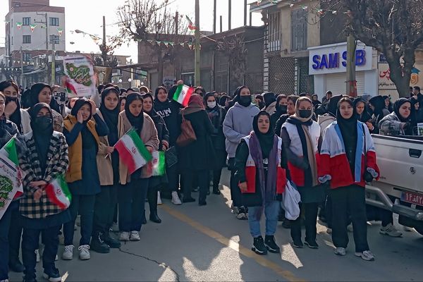 راهپیمایی یوم‌الله ۲۲بهمن با حضور گسترده مردم و نهادها در بانه