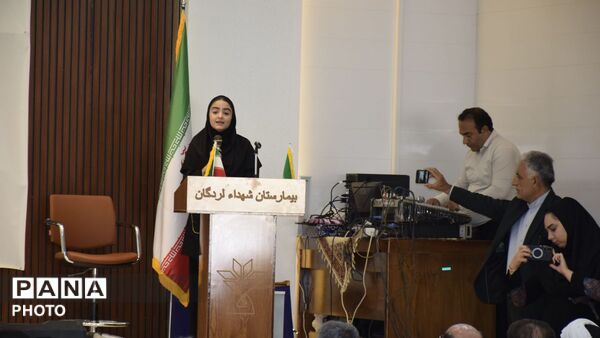 پرچم خدمت در بیمارستان شهدا لردگان به دست ریاست تازه سپرده شد