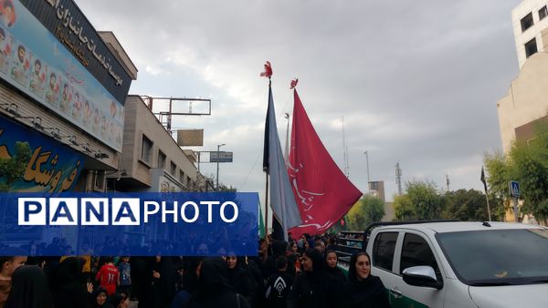 جلوه‌هایی از حرکت نمادین کاروان اسرای کربلا در قم