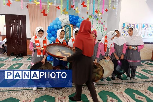 حضور دانش‌آموزان مدارس ناحیه دو شهرری در جشن ولادت حضرت فاطمه (س)