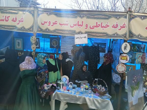 بازارچه مشاغل در هنرستان سمیه 
