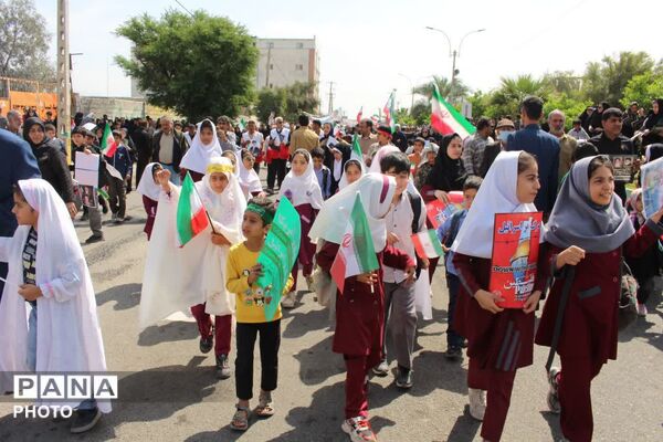 حضور دانش‌آموزان آموزشگاه نوریه در راهپیمایی روز قدس