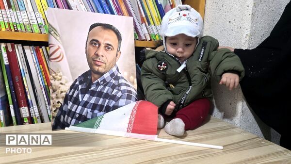 بغض های که از غم شعر می‌شوندو برروی نیمکت‌های آسمانی می‌نشینند 