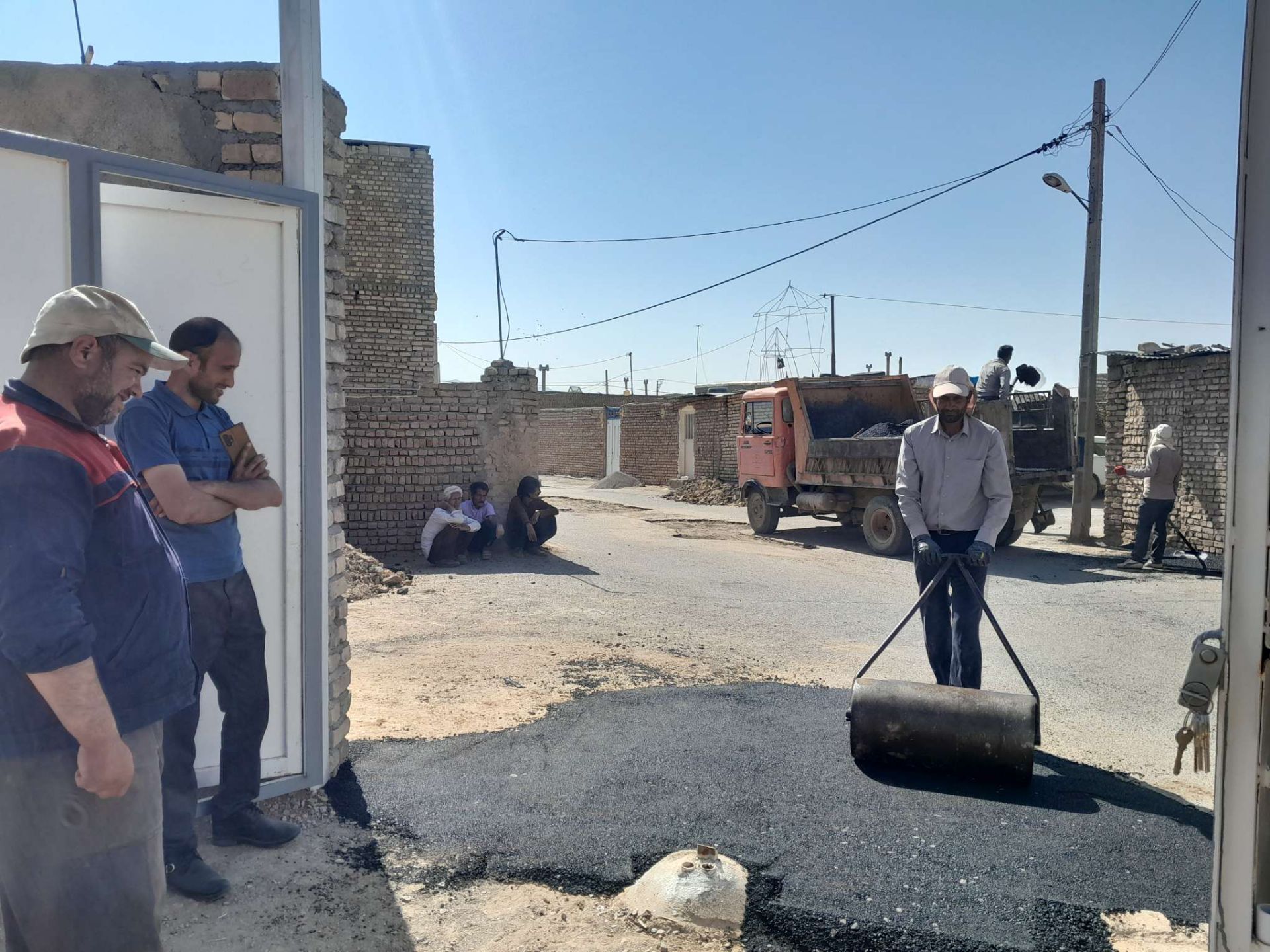 کوچه دبیرستان مادر مهربان نقاب سامان یافت