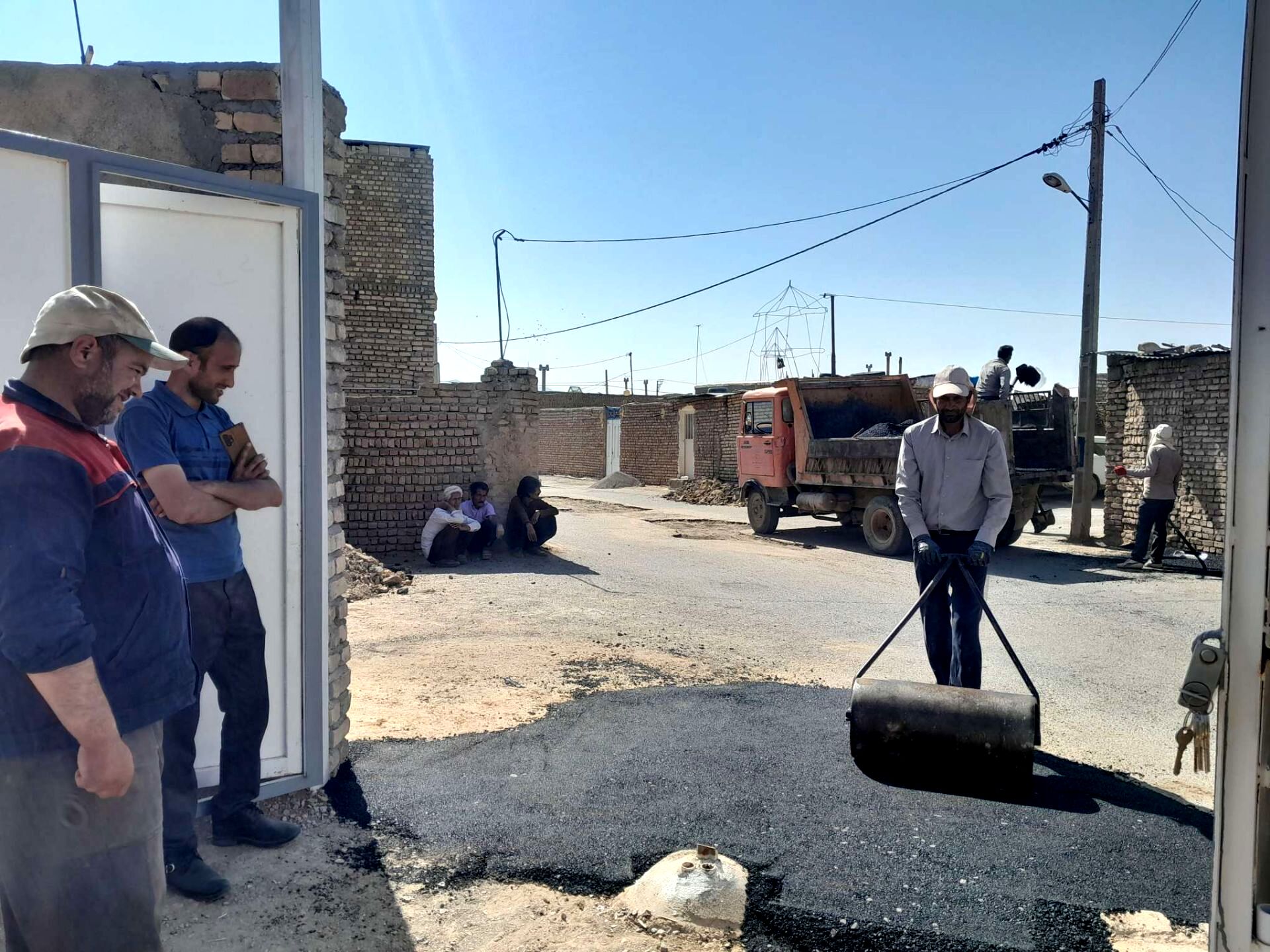 کوچه دبیرستان مادر مهربان نقاب سامان یافت