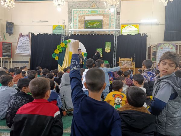 مسجد حسین‌بن‌علی (ع) میزبان لبخند دانش‌آموزان در جشن میلاد دو امام