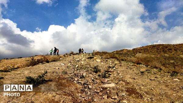 گذری بر کوه های دربهشت شهرستان نیشابور در روز طبیعت 