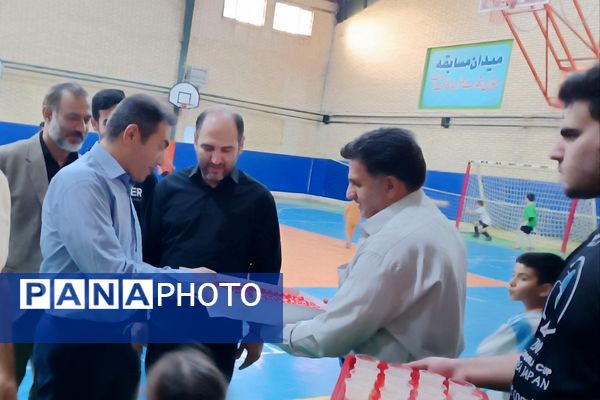 پدر و پسر در میدان ورزش؛ شور و نشاط ورزشی در مدرسه علامه طباطبایی پیشوا