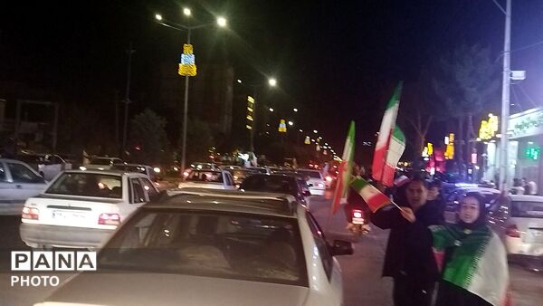 نیشابوری ها تا پایان جنگ  به  بلوار فضل با پرچم ایران  می آیند 