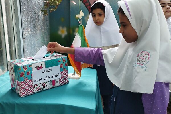جوانه های دموکراسی در قدس؛شور وهیجان دانش آموزان قدس در انتخابات شورای دانش آموزی