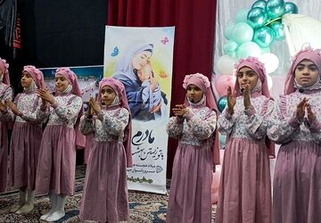 حسینه شهدا میزبان طراوت معنوی دانش‌آموزان دبستان شهید طهرانی‌مقدم در روز مادر
