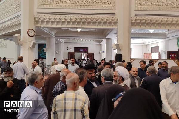 اجتماع فرهنگیان در آستانه بازگشایی مدارس در نماز جمعه شیراز