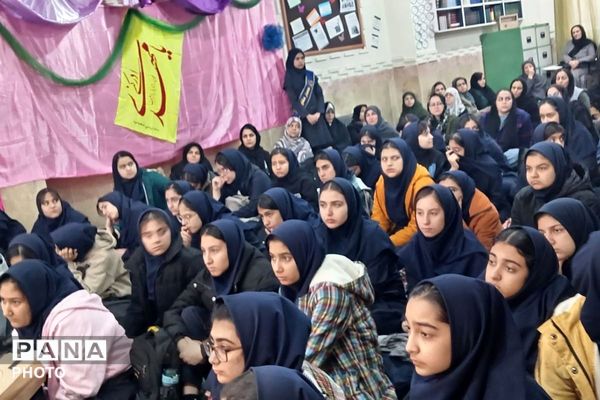  همایش‌های هدایت تحصیلی با محوریت معرفی هنرستان‌های فنی و کاردانش در ناحیه یک شهرری