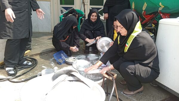 دانش‌آموزان کوهدشتی در خدمت زوار حسینی