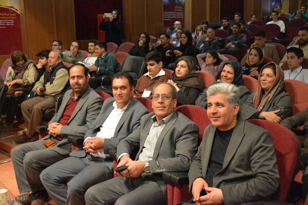 تجلیل از دانش‌آموزان فعال فرهنگی هنری مجتمع آموزشی سما منطقه پردیس 