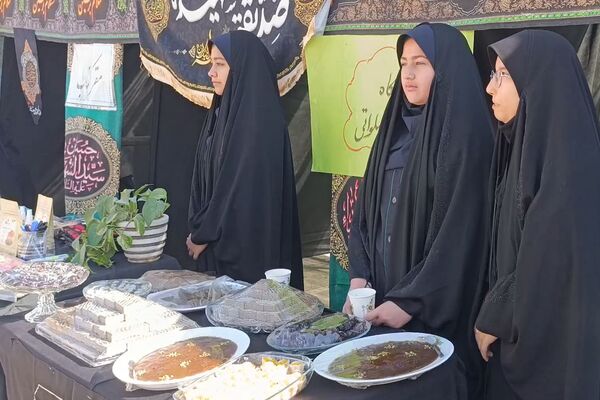 برپایی نمایشگاه "مادرم فاطمه" در دبیرستان مهر نیشابور