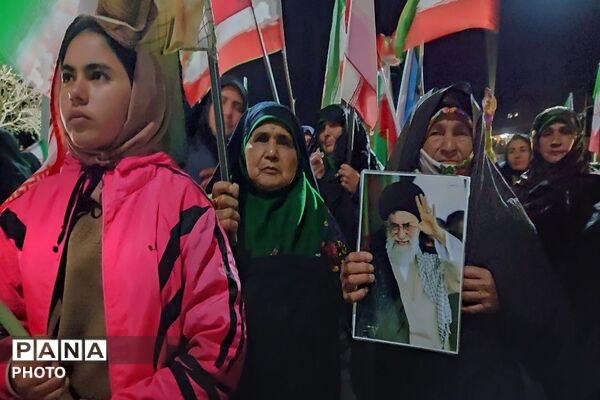 میدان با شما و خیابان با ما