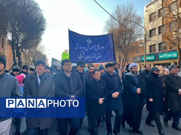 نوای دلنشین گروه سرود پیشتازان، روحی تازه در جشن انقلاب