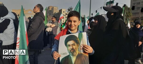 بیعت نوجوانان با رهبر انقلاب در تهران
