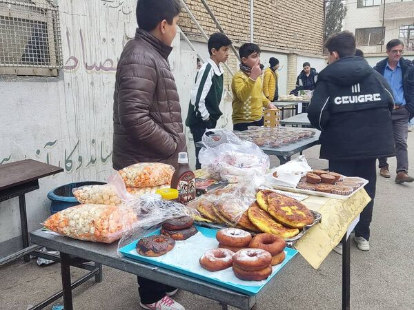 برپایی بازارچه دانش‌آموزی به‌مناسبت عید مبعث 