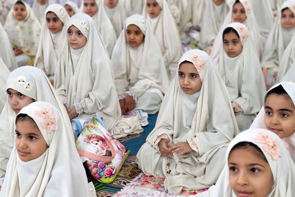 آغاز فصل بندگی دانش‌آموزان قرچک در جشن تکلیف