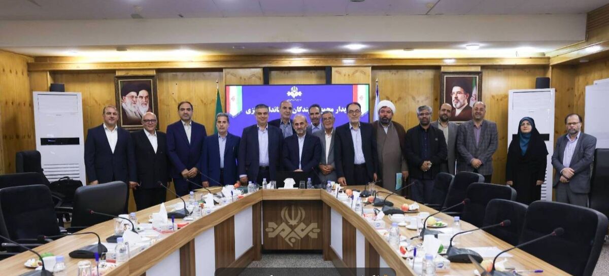 دیدار مجمع نمایندگان و استاندار مرکزی با رئیس رسانه ملی
