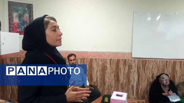 جلسه اولیا و مربیان در دبیرستان گلشن آزادی