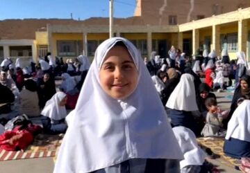 دانش‌آموزان دبستان میرشمسی در کنار مادرانشان روزی فراموش‌نشدنی ساختند