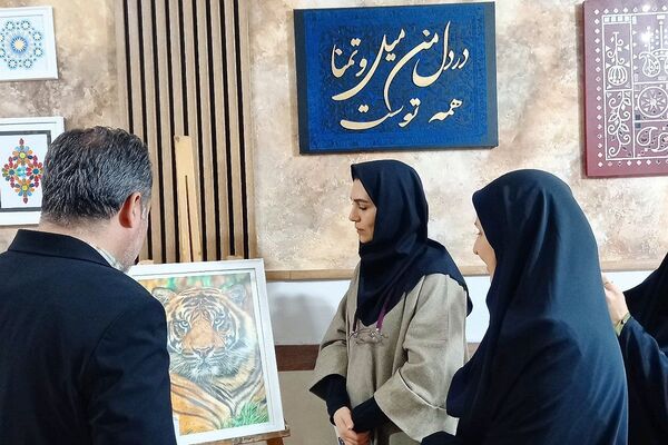 برپایی نمایشگاه آثار هنری دانش‌آموزان به مناسبت دهه فجر 