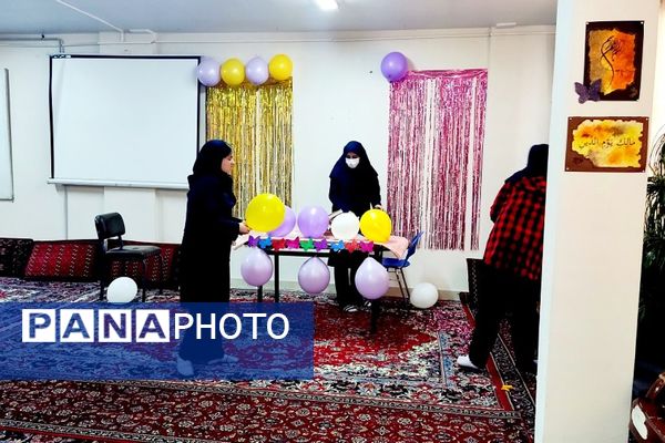 جشن دهه کرامت در دبیرستان دوره‌ اول کوثر رودهن 