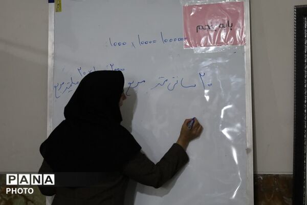 بازدید معاون سیاسی امنیتی اجتماعی استانداری یزد از موکب رفع اشکال دانش‌آموزان
