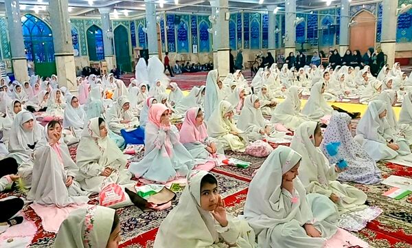 دانش‌آموزان بویین‌زهرایی در جشن روزه‌اولی‌ها از خدای خود تشکر کردند