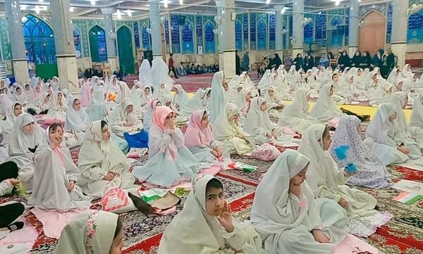 دانش‌آموزان بویین‌زهرایی در جشن روزه‌اولی‌ها از خدای خود تشکر کردند