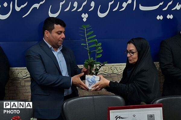 قدردانی از مربیان و مدیران منتخب طرح‌های آموزشی کودکستان‌های شهرستان قرچک