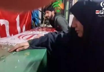 اشک فراق دختر شهید در زیارت لاله فاطمی