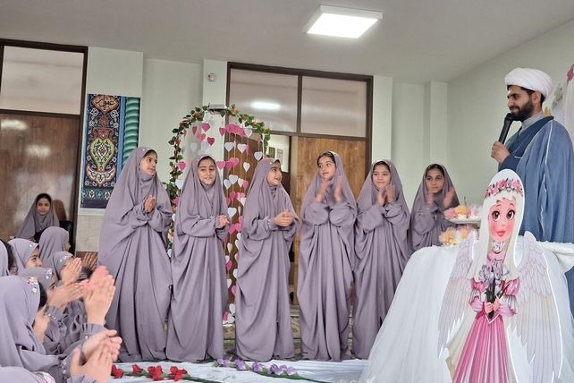 جشن تکلیف نمادی از عشق و علاقه در دبستان فاطمه‌الزهرا