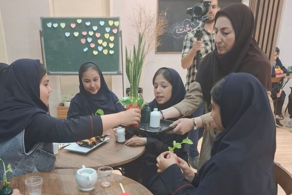 کافه‌ای برای فکر کردن و کتابخانه ای برای زندگی