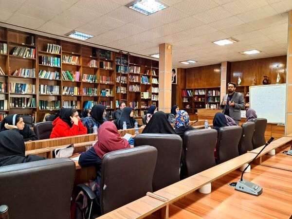 آموزش خبرنگاری ویژه دانش‌آموزان منطقه ۱۰
