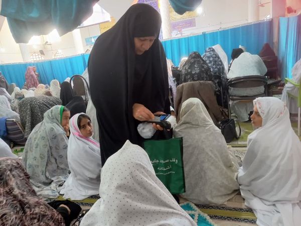 برپایی میز خدمت و جمع آوری کمک‌های مردمی برای جبهه مقاومت 