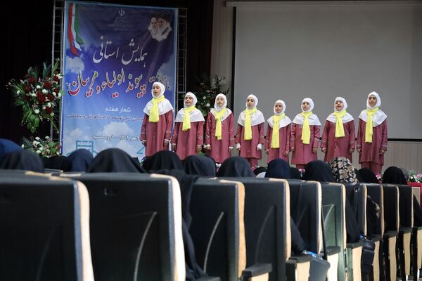 مراسم هفته پیوند اولیا و‌ مربیان در آذربایجان غربی