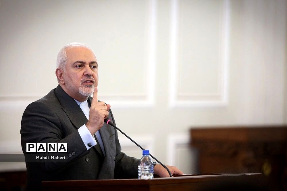 ظریف: محسن رنانی یکی از آگاه‌ترین اندیشمندان این مرز و بوم است