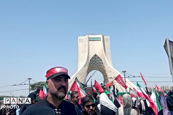 حماسه حضور مردم ایران در مراسم تشییع رهبر شهید