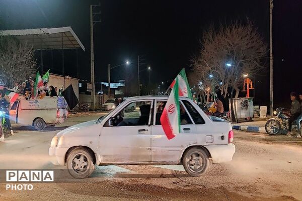 حضور پرشور مردم در کاروان خودرویی از بلوار حسینیه شهدا تا گلزار شهدای شهر بار
