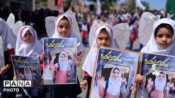 بانوان آماده به رزم تربت جام در اجتماع دختران جان فداسنگ تمام گذاشتند