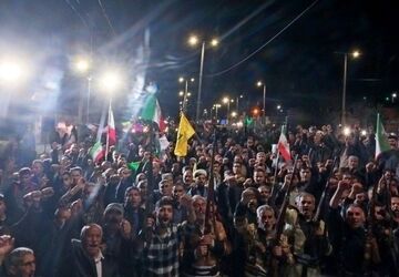 تجمع گسترده مردم معمولان در حمایت خود از سومین رهبر انقلاب اسلامی