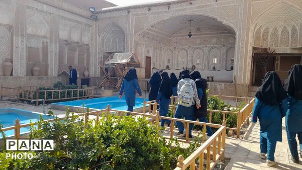 بازدید آموزشی دانش‌آموزان دبیرستان امام خمینی (ره) از موزه آب و طرح داناب