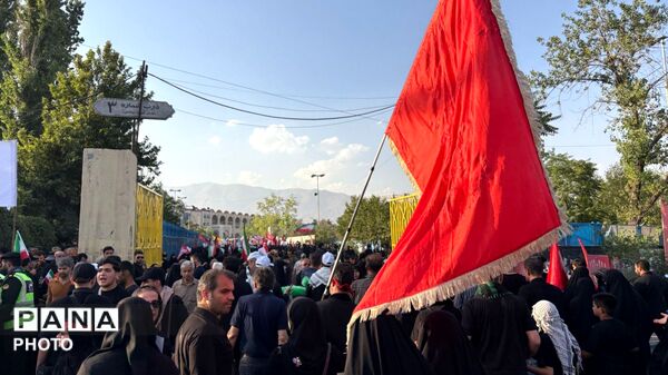 مصلای تهران با فریادِ باید برخاست لرزید