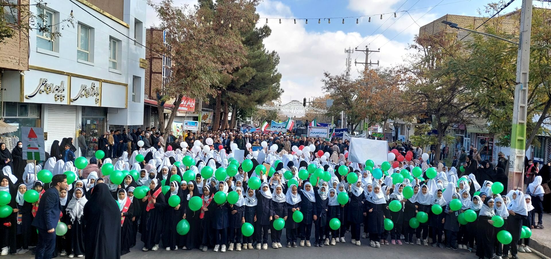 همبستگی نسل امروز با آرمان‌های انقلاب در راهپیمایی ۱۳ آبان باخرز